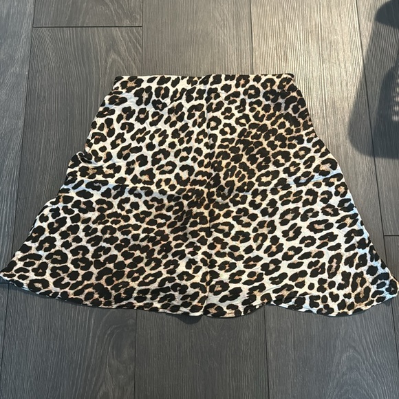 Short Cheetah Skirt - Picture 4 of 5